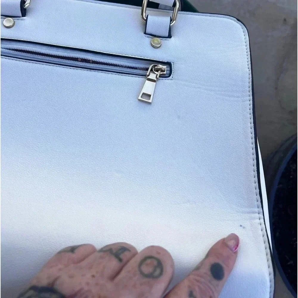 Purse with cardinal embroidery - Picture 8 of 8